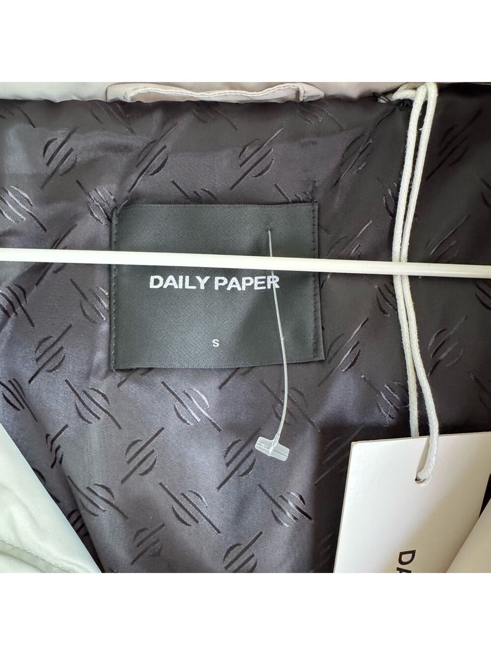 DAILY PAPER The Nicole Puffer in Nacreous Clouds Beige - Picture 12 of 15